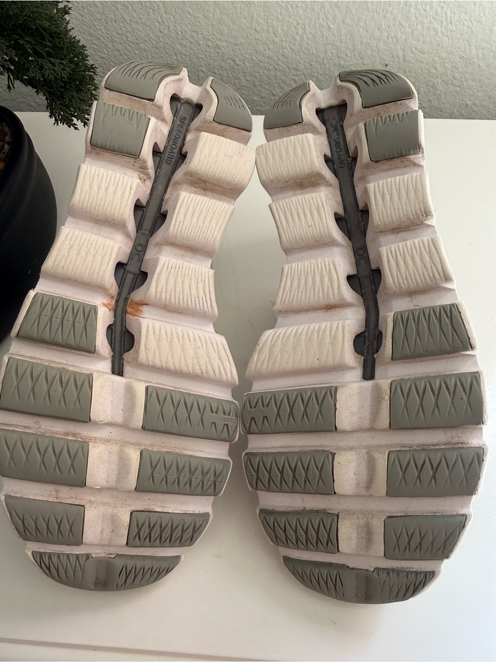 On running cloudswift Women size 8.5 Light Gray and White Cloud Running Shoe - Picture 9 of 10